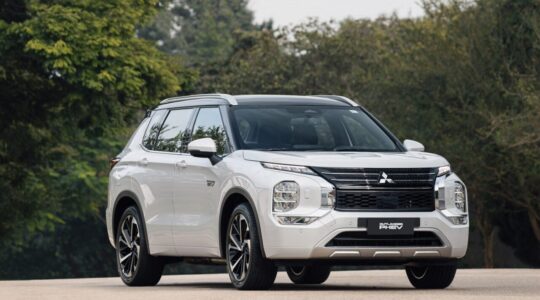 Outlander_PHEV_Signature_Ambientada (11)