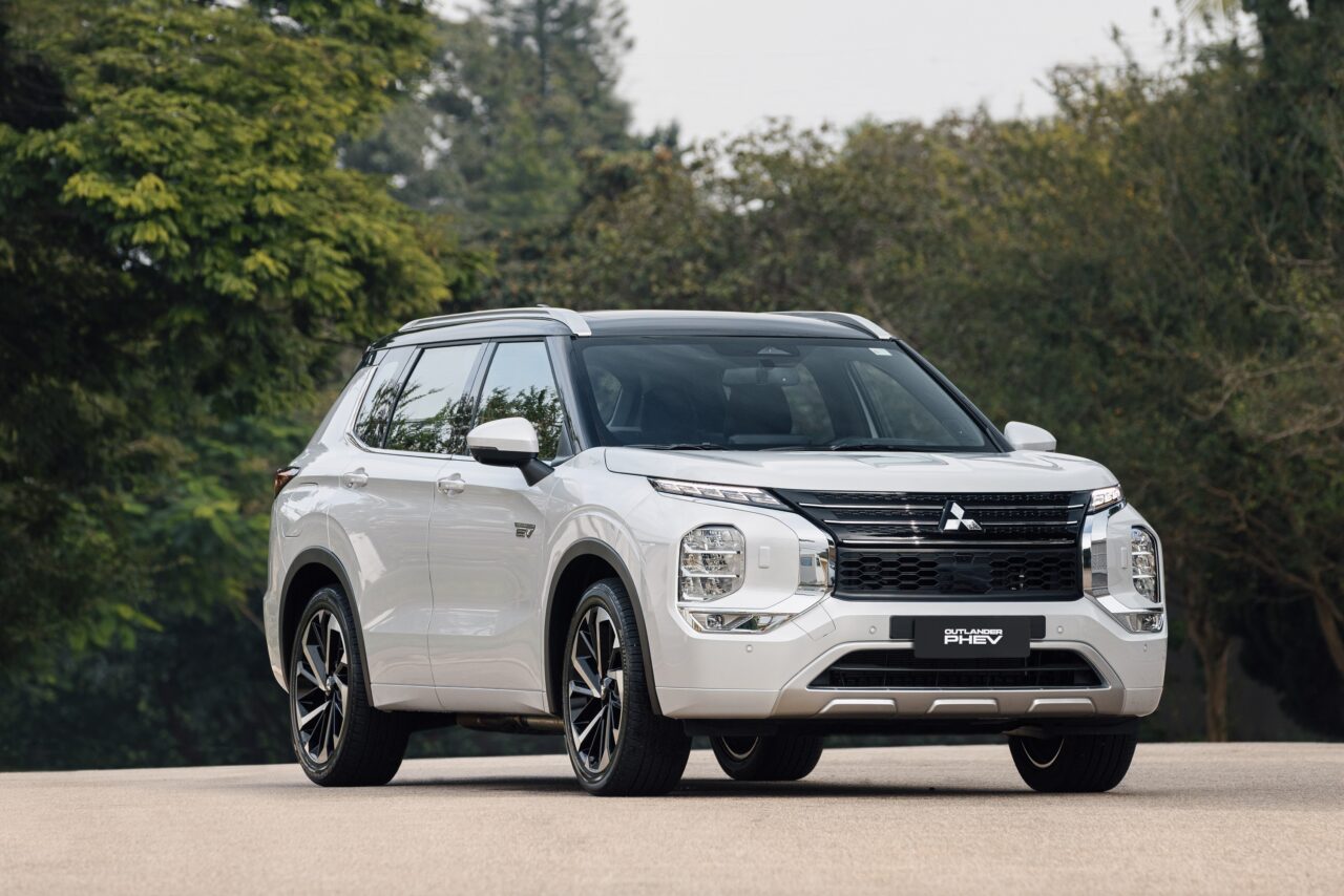 Outlander_PHEV_Signature_Ambientada (11)