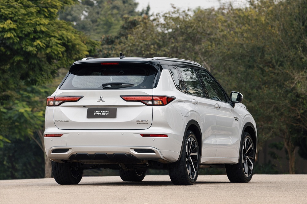 Outlander_PHEV_Signature_Ambientada (15)