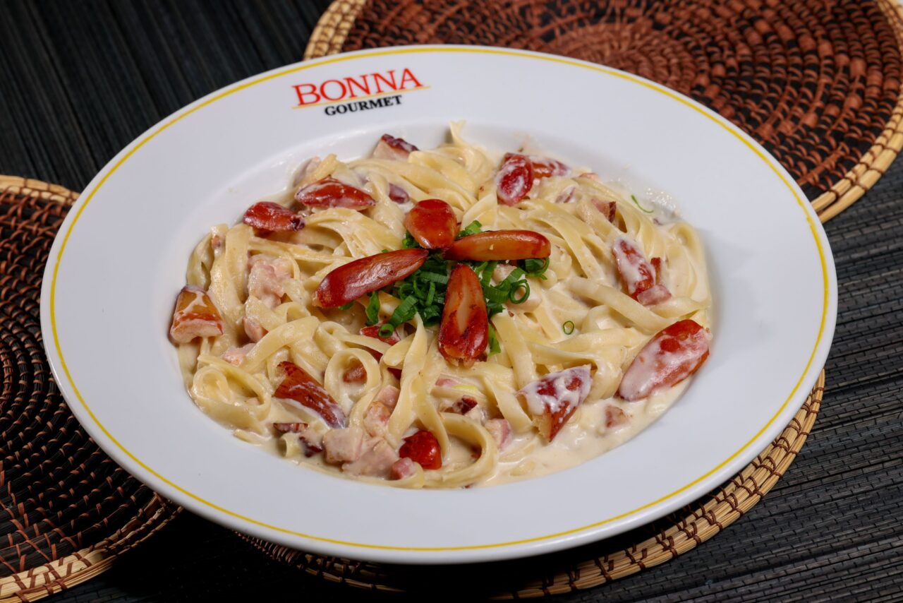 Tagliatelle com pinhão, bacon e molho quatro queijos (foto Roberto Souza)