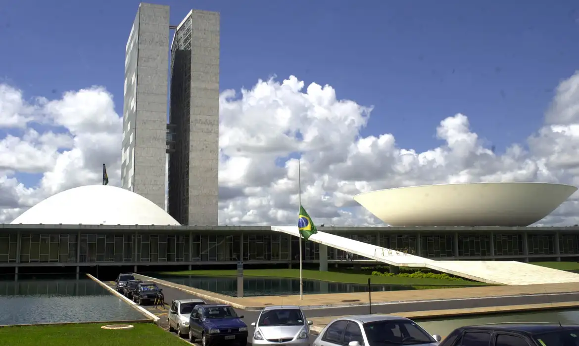 Senado: lei restringe propaganda de bets