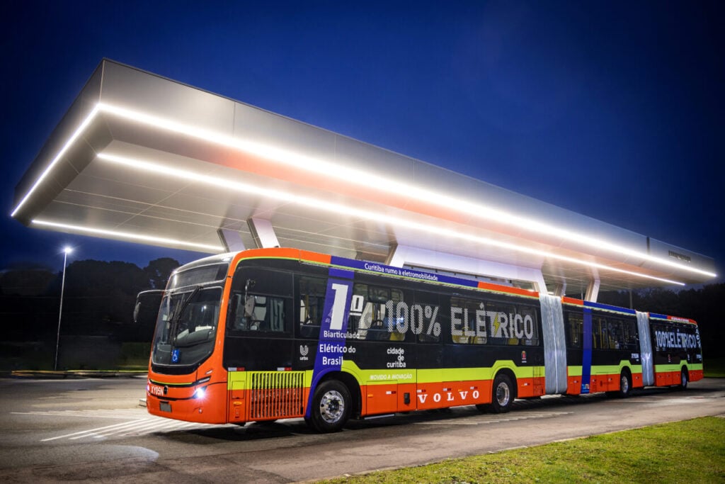 Volvo_BZRT_biarticulado