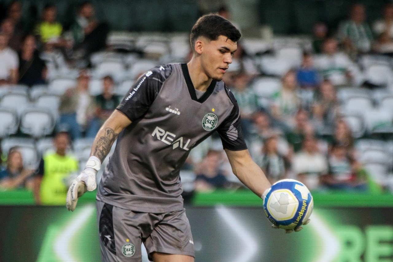 O goleiro Pedro Morisco, do Coritiba