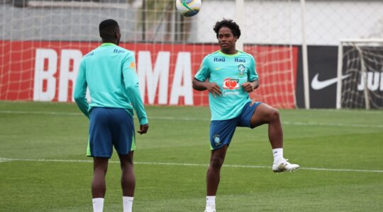 Endrick em treino da seleção brasileira