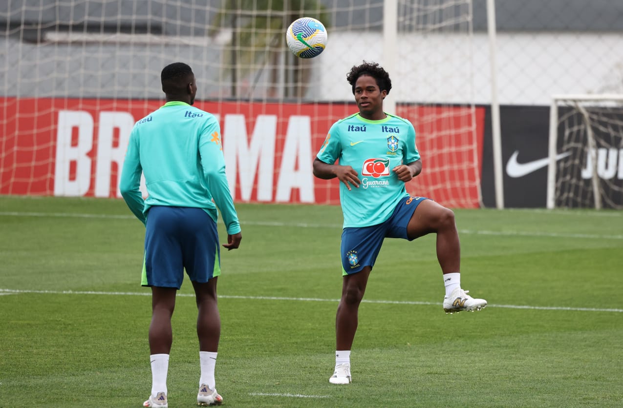 Endrick em treino da seleção brasileira