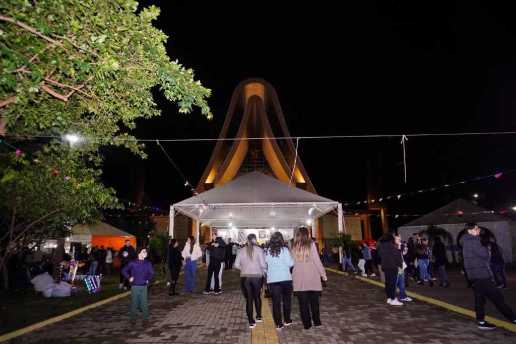 Dias 23 a 25 de maio – Festa Maína – Foz do Iguaçu
