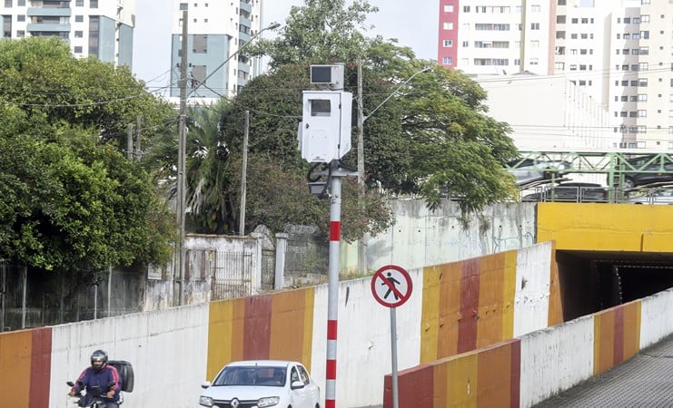 Radar em via de Curitiba: quase 200 mil multas (Ricardo Marajó/SECOM)