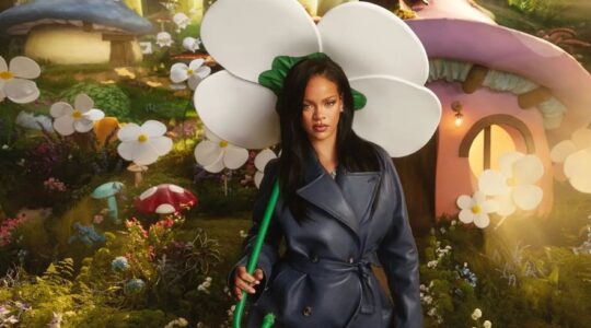rihanna smurfs