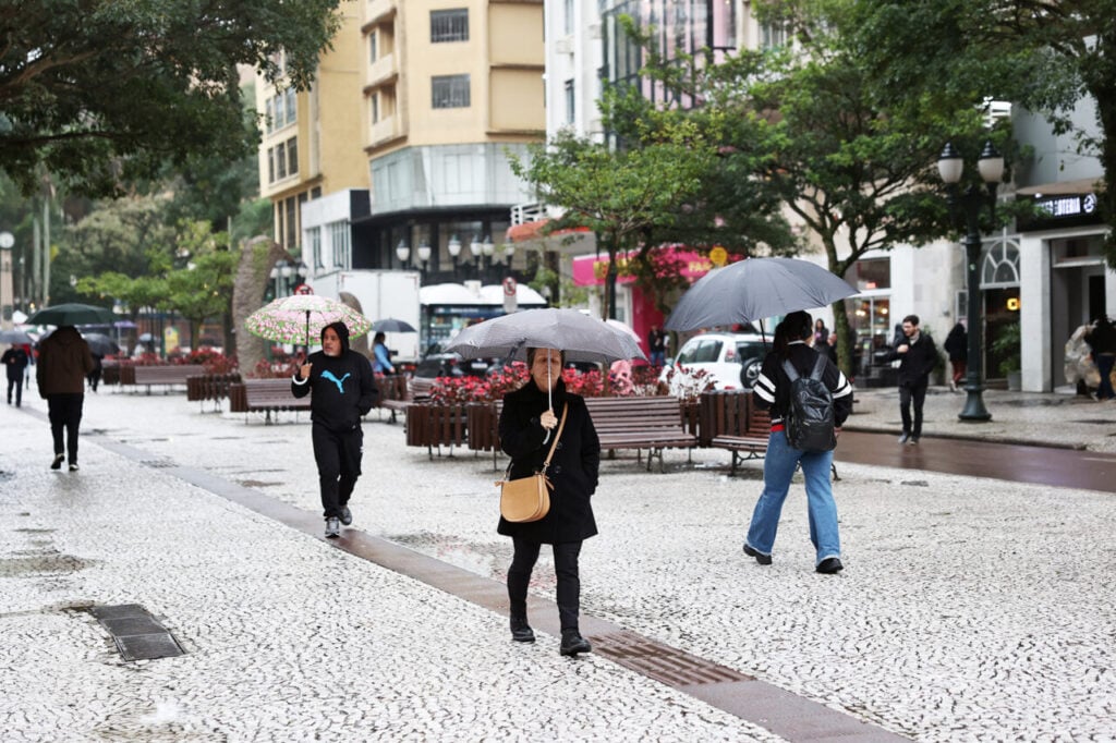 FRIO E  CHUVA