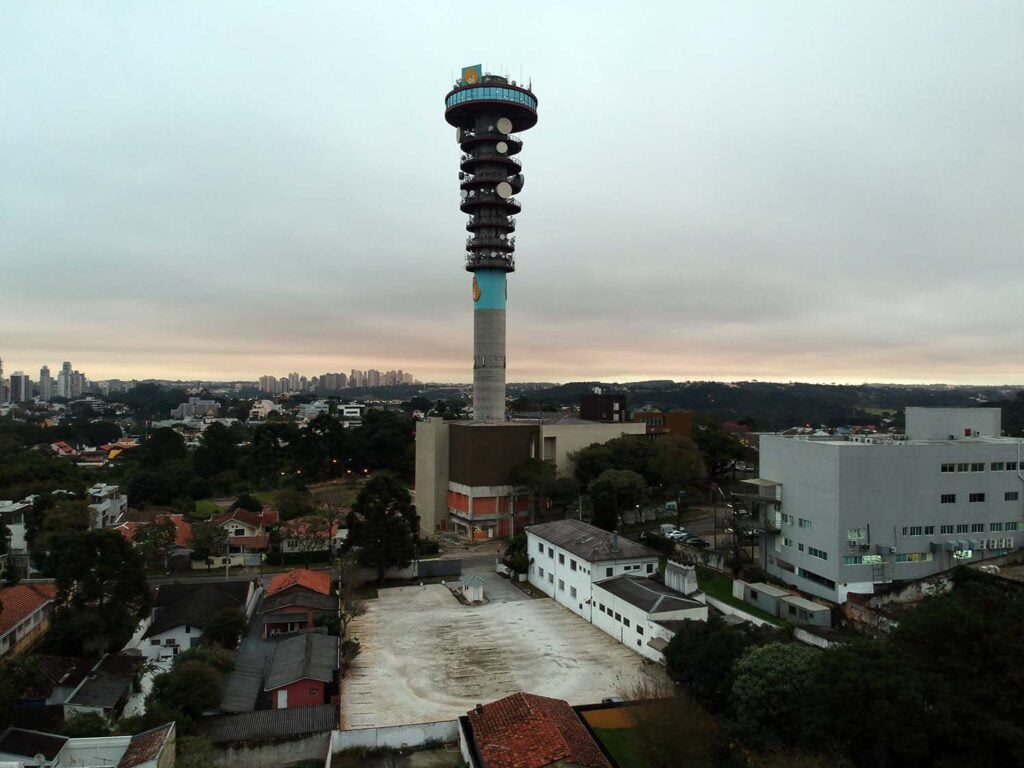 TEMPO EM CURITIBA TORRE DA OI TORRE DA TELEPAR NUBLADO