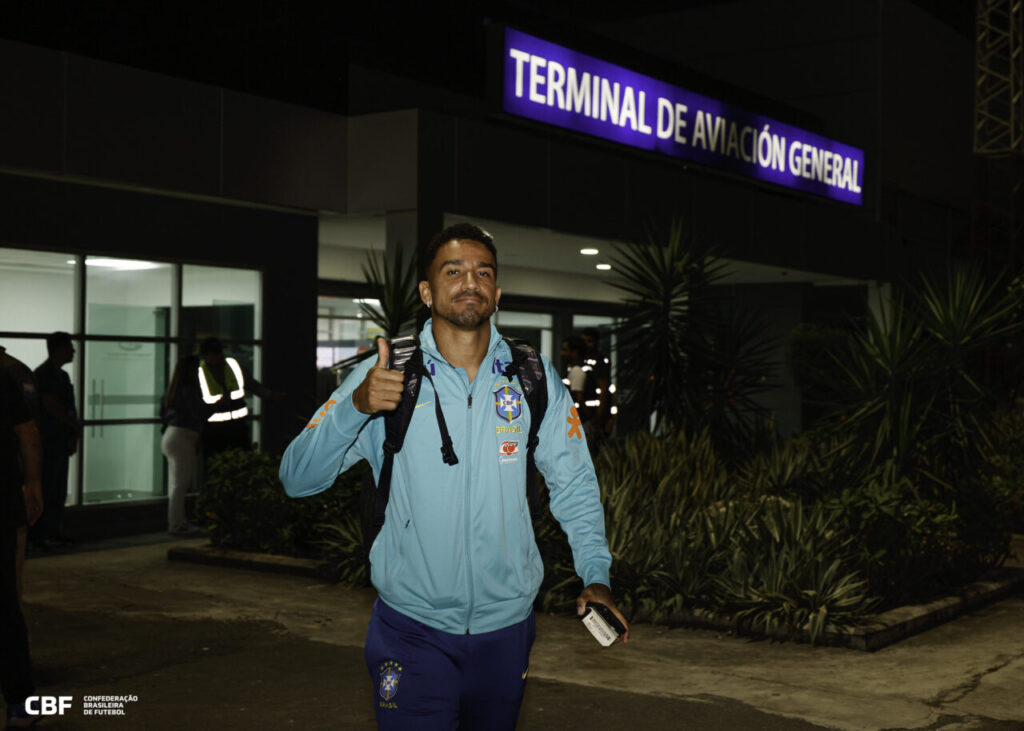 Danilo na chegada ao Equado: seleção brasileira é uma bagunça