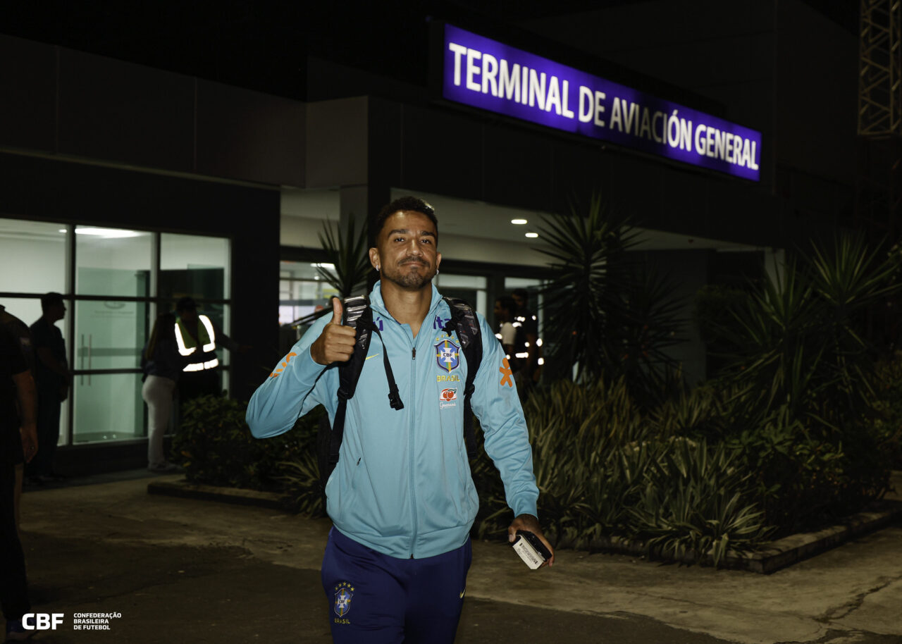 Danilo na chegada ao Equado: seleção brasileira é uma bagunça