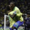 Matheus Cunha e Vini Jr comemoram gol da seleção brasileira