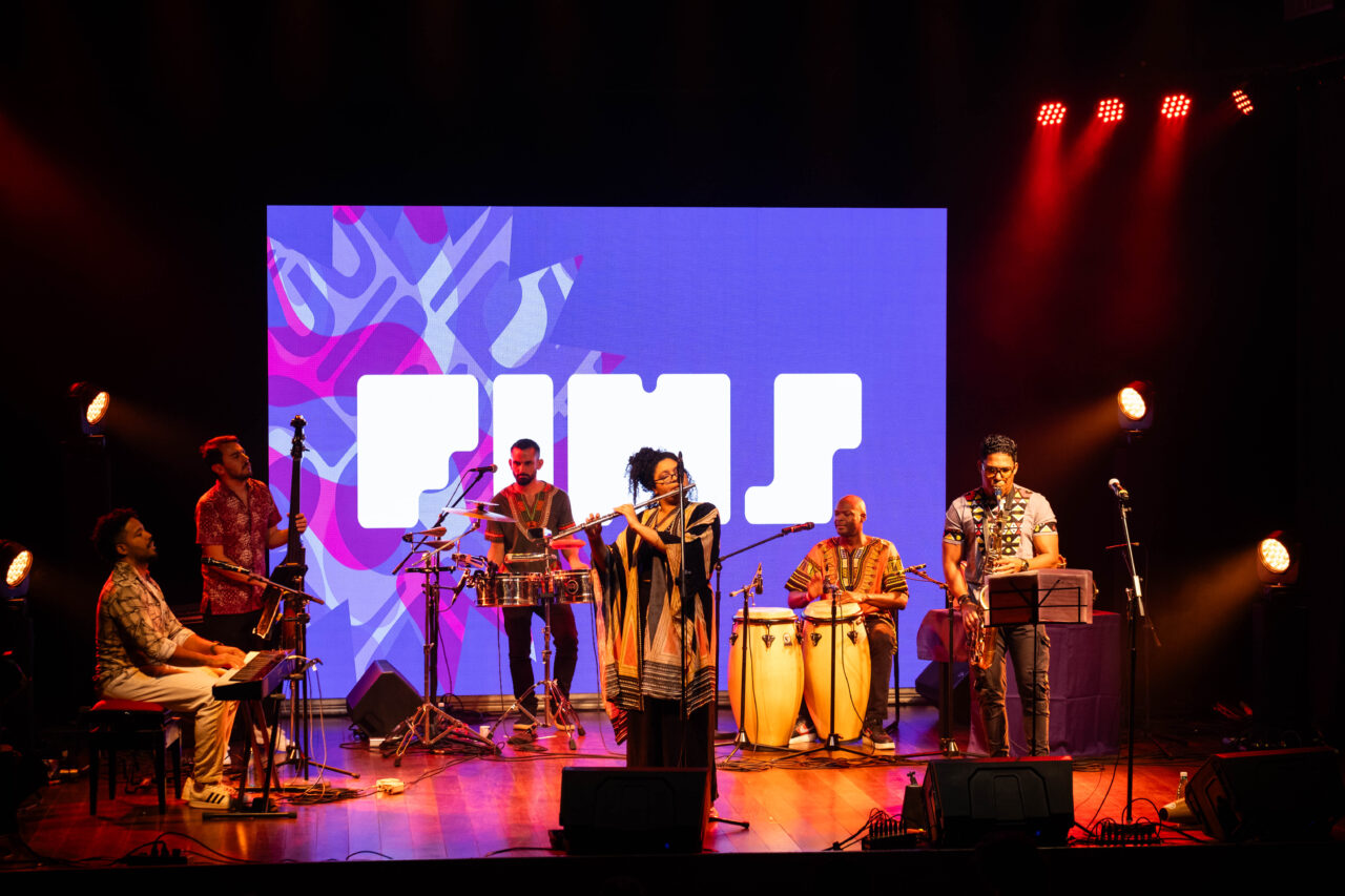 Bandas e artistas participaram dos showcases na FIMS 2024 – Cred Oruê Brasileiro