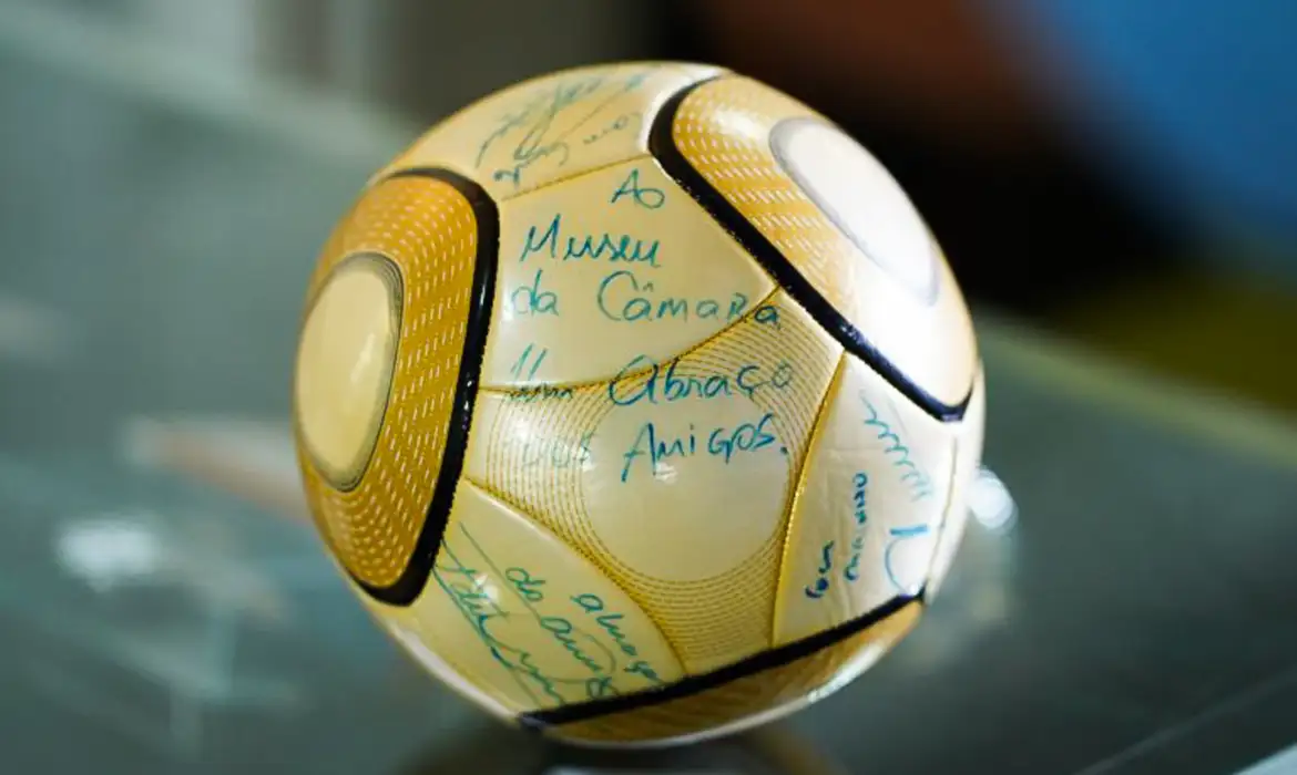 Bola autografa por Neymar