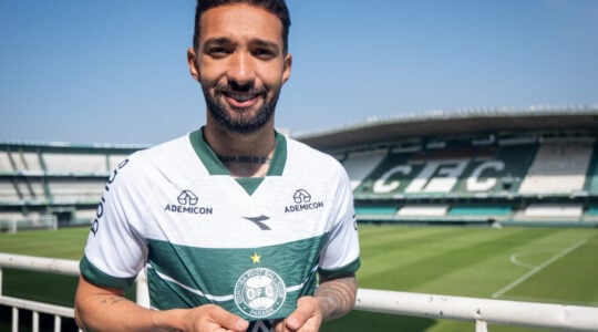 O atacante Clayson no Couto Pereira: reforço do Coritiba