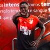 O atacante Kevin Viveros é apresentado pelo Athletico Paranaense