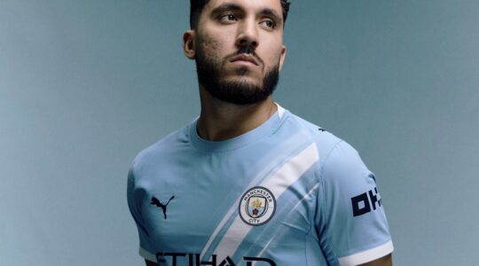 Cherki apresentado pelo Manchester City