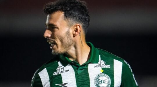 O lateral-esquerdo Zeca, do Coritiba
