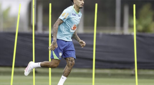 Raphinha em treino da seleção brasileira