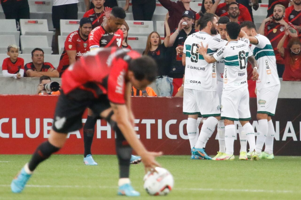 Coritiba vence o Athletico por 2 a 1 em 2022, na Arena da Baixada