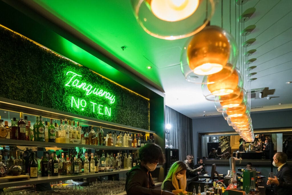 Five Lounge (foto Fred Kendi)