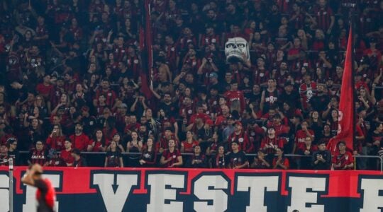 Torcida do Athletico na Arena da Baixada