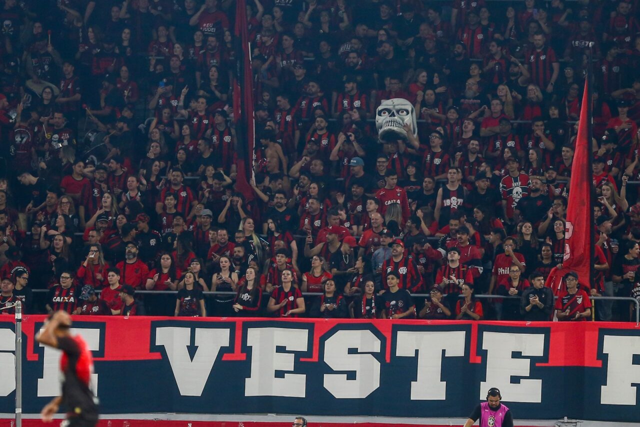 Torcida do Athletico na Arena da Baixada
