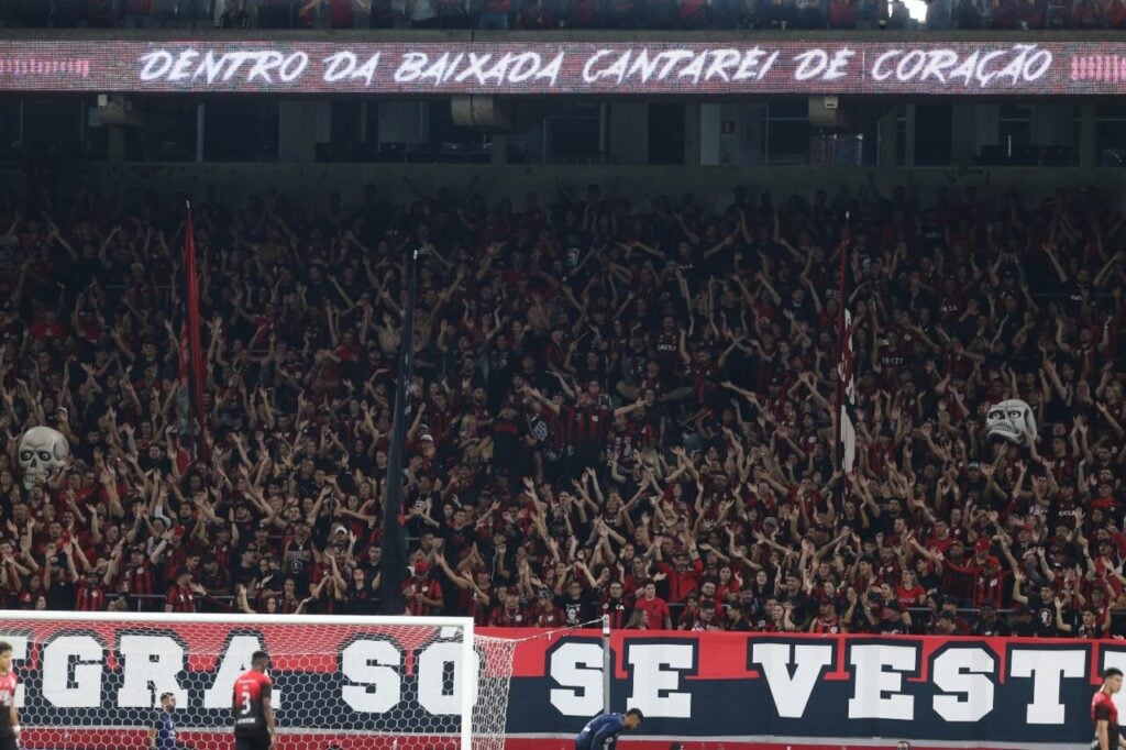 Torcida do Athletico na Arena da Baixada