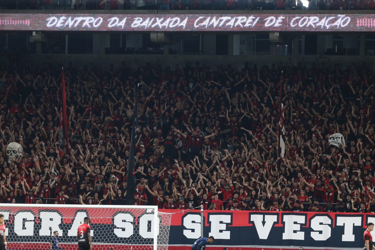 Torcida do Athletico na Arena da Baixada