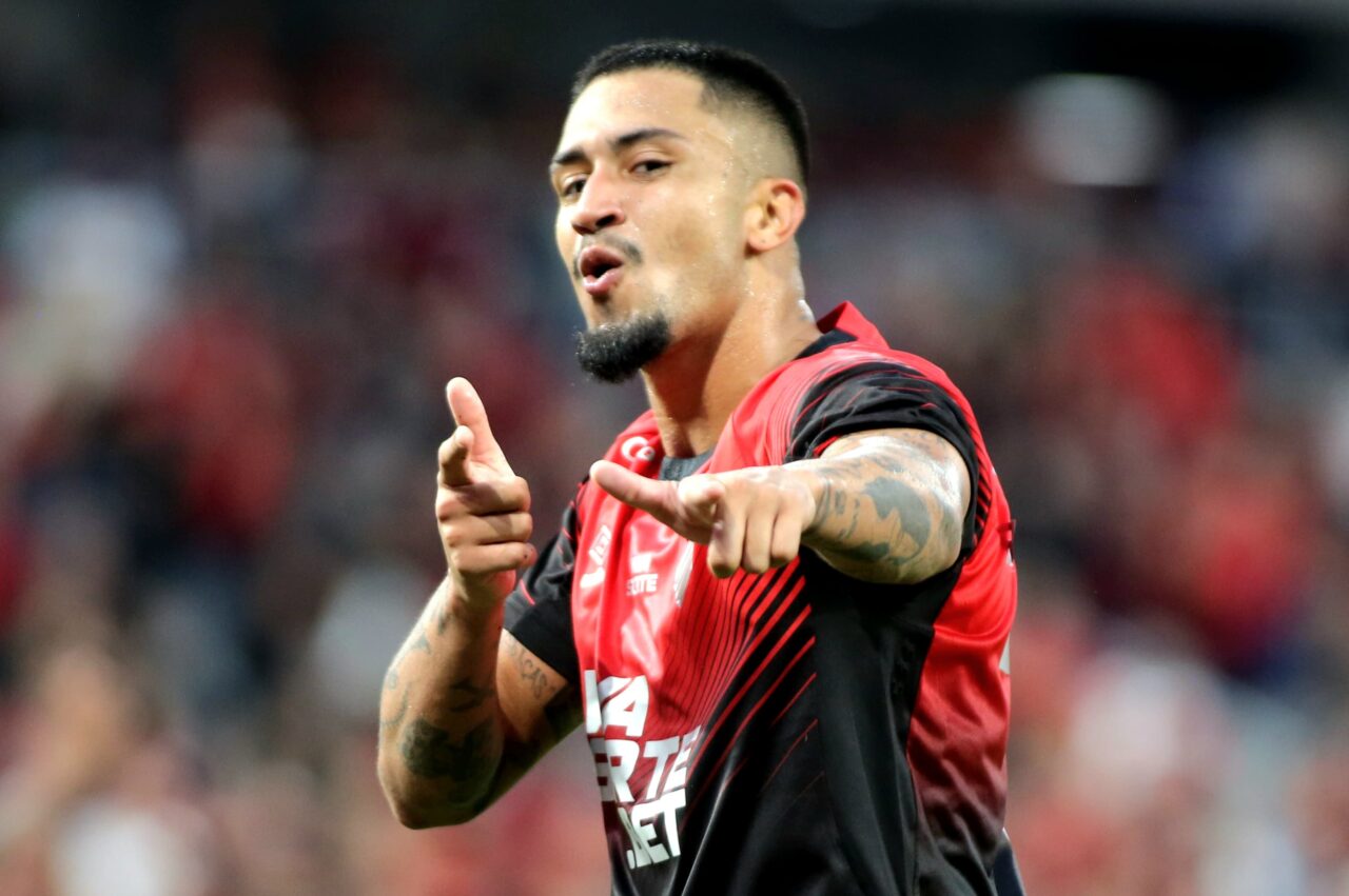 Renan Peixoto comemora gol do Athletico