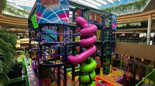 Shopping de Curitiba anuncia retorno de atração com 200m² de camas elásticas nas férias de julho; saiba qual
