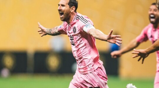 Lionel Messi comemora gol no Mundial de Clubes