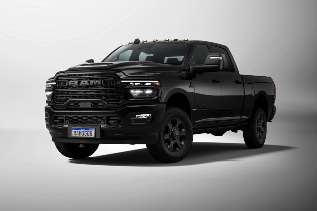 Ram3500LaramieNightEditionDianteira1