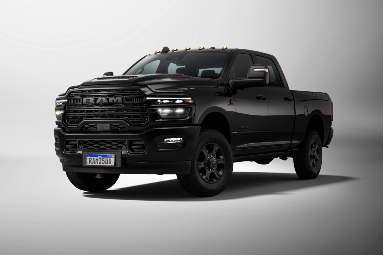 Ram3500LaramieNightEditionDianteira1