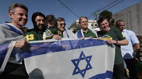 Tarcísio de Freitas e o prefeito Ricardo Nunes participam da Marcha para Jesus