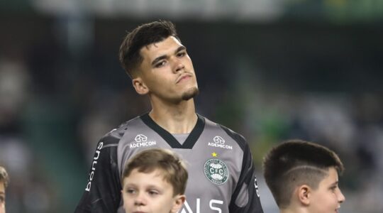 O goleiro Pedro Morisco, do Coritiba