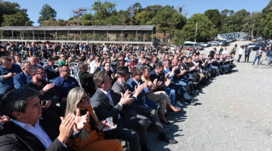 Entrega viaturas deputados acompanham