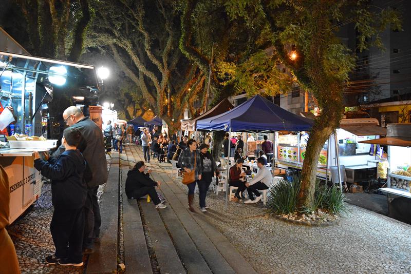 feira noturna