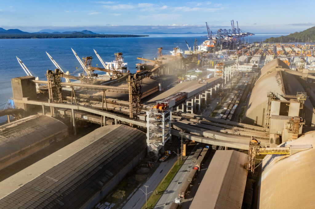 Obras do moegão do Porto de Paranaguá