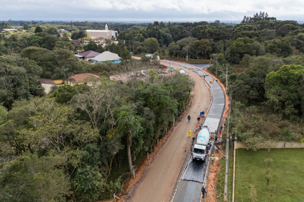 obra estrada em concreto