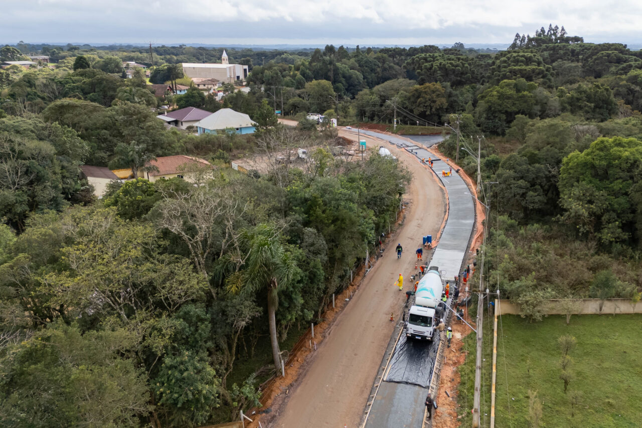 obra estrada em concreto
