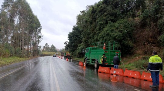 pr-160_km_214_telemaco_borba_talude_instavel_bloqueio_faixa