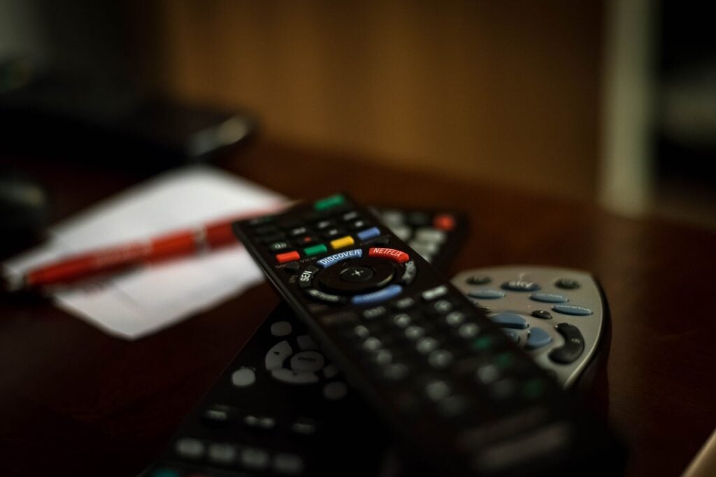 remote-control-932273_1280