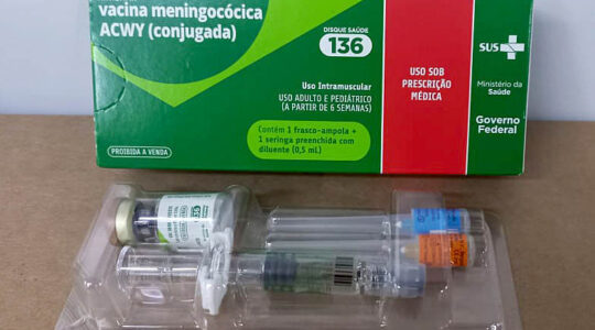 vacina contra meningite