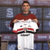 Oscar com a camisa do São Paulo: desfalque contra o Athletico