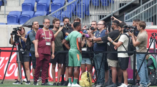 O ponta Jhon Arias em treino do Fluminense
