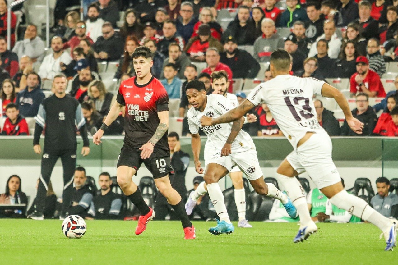 Zapelli em Athletico 1x1 Ferroviária