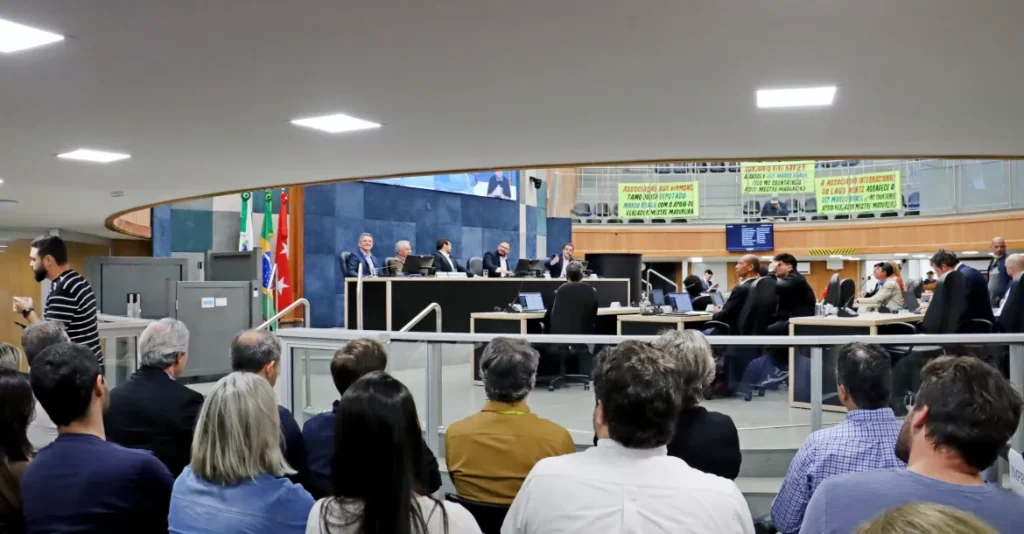 Camara-de-Vereadores-com-publico-julho-2025-Emerson-Dias-1