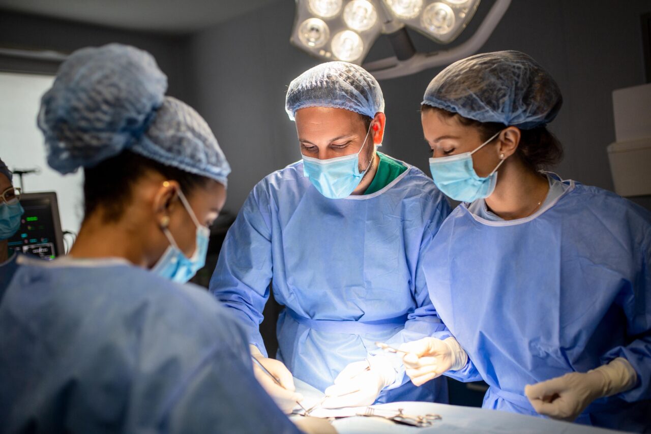 Cirurgia plástica – Créditos Freepik